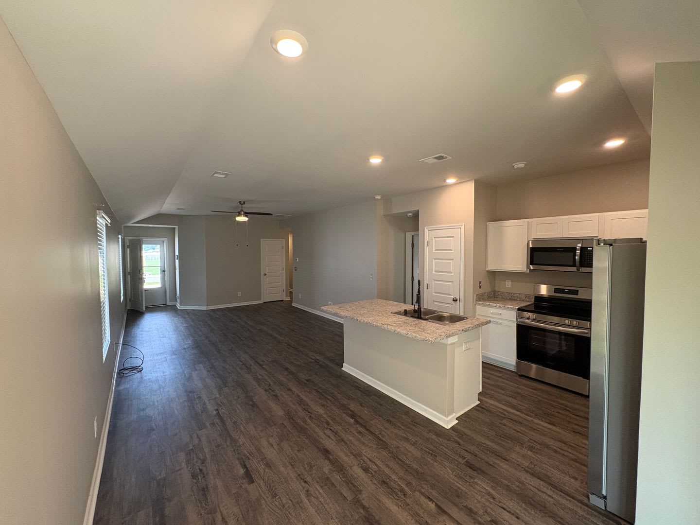 3 Bed 2 Bath Available For Rent Now – photo 5