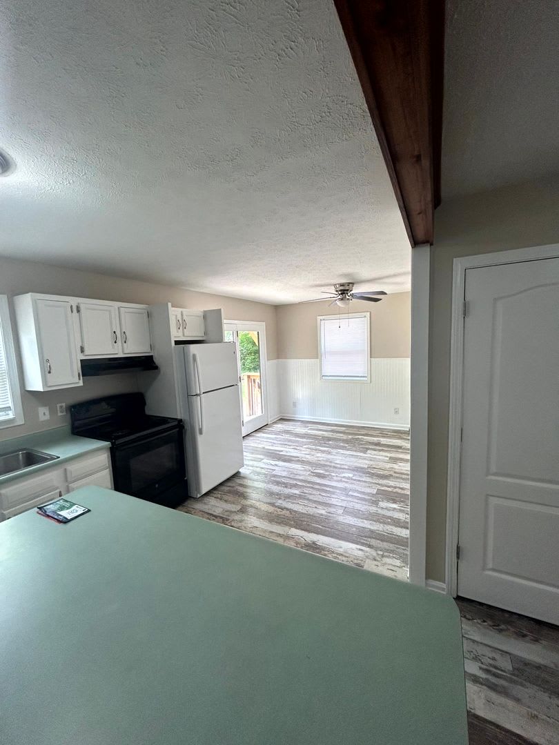 Beautiful 3-Bed Home in Prime Jeffersontown Location! – photo 5