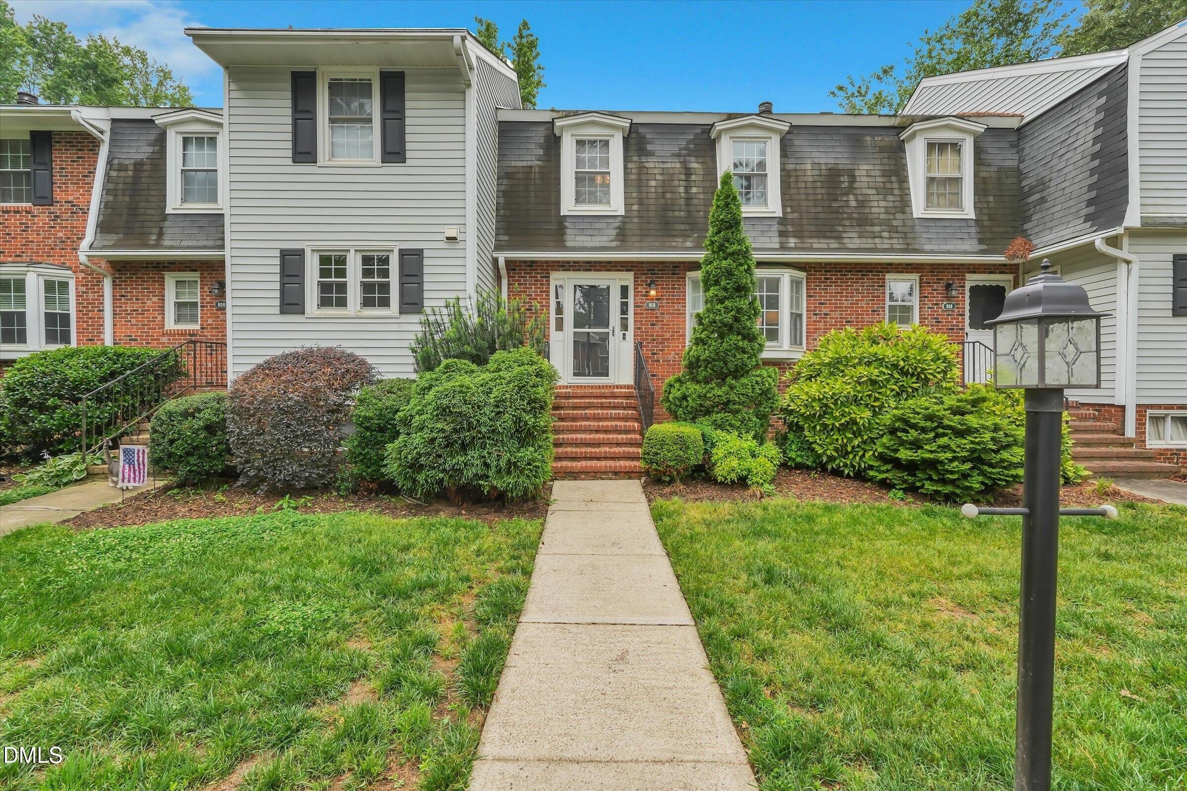 918 Hampshire Court – photo 1