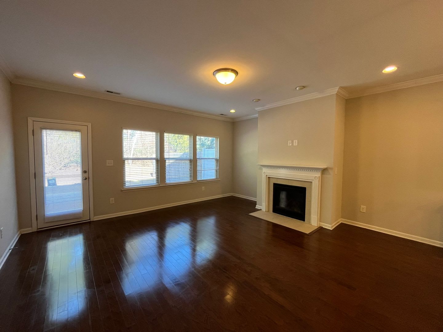 Spacious 3BD, 3.5Bath, 2700+ SF Townhome Minutes from RTP – photo 3