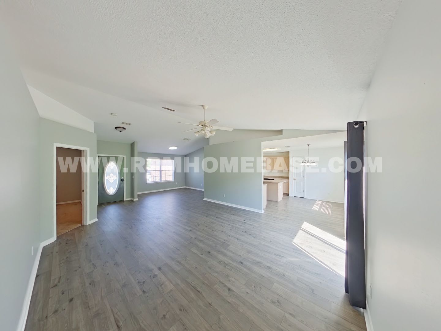 Charming Pet-Friendly Home with Fresh Updates in South Crestview – photo 4
