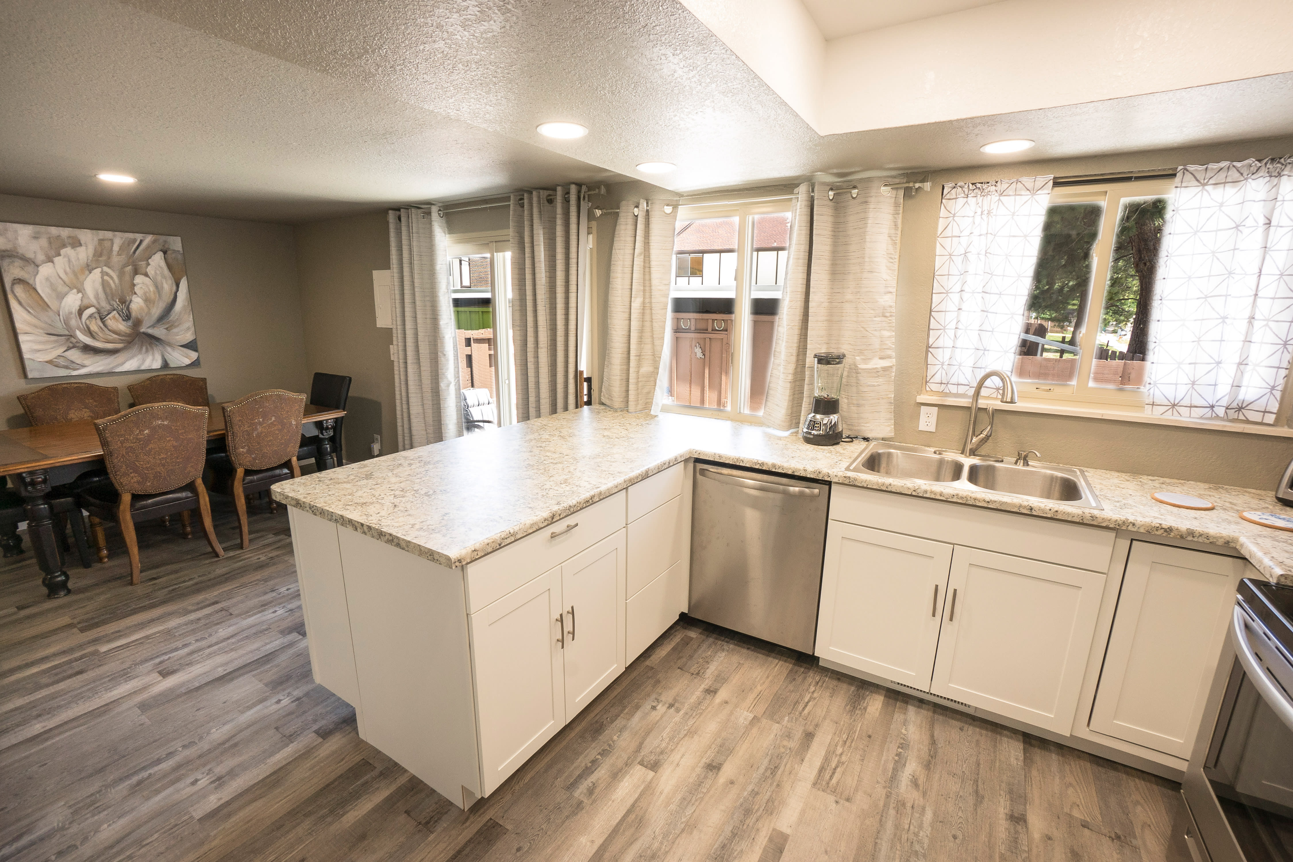 3872 Constitution Avenue – photo 5