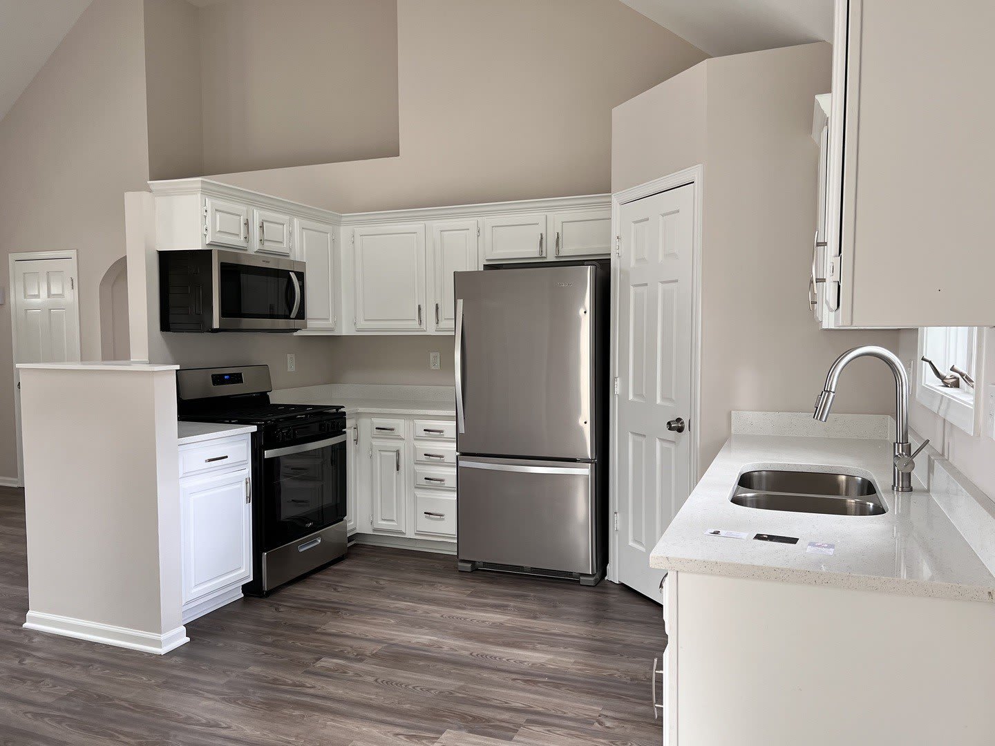 203 E Harrison Street – photo 4