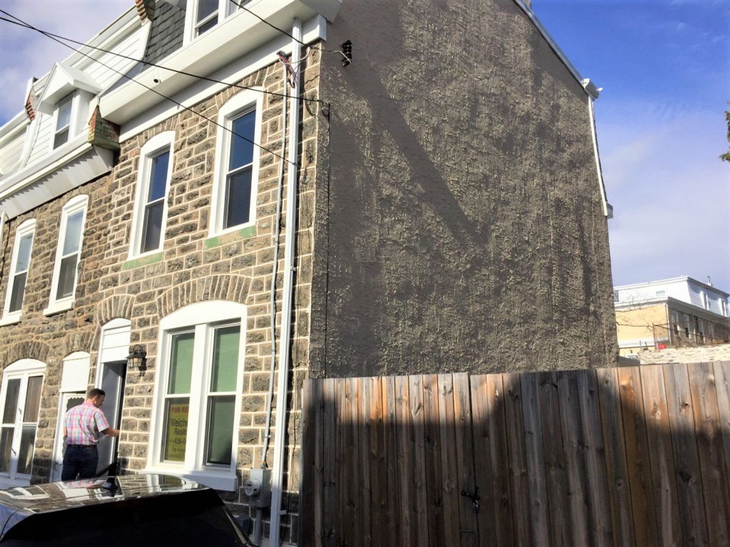 Newly Renovated 3-Bed/2.5-Bath Townhouse in Manayunk! Three Parking Spots Included! – photo 1