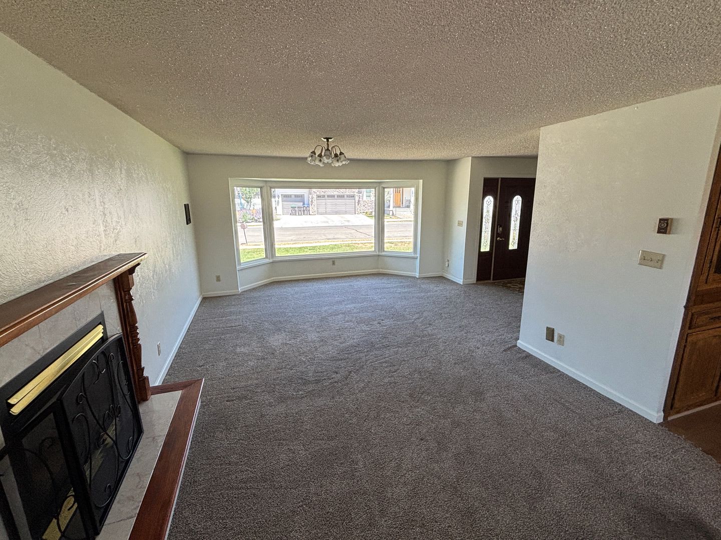 Nice Rambler home with a finished basement in desirable neighborhood – photo 3