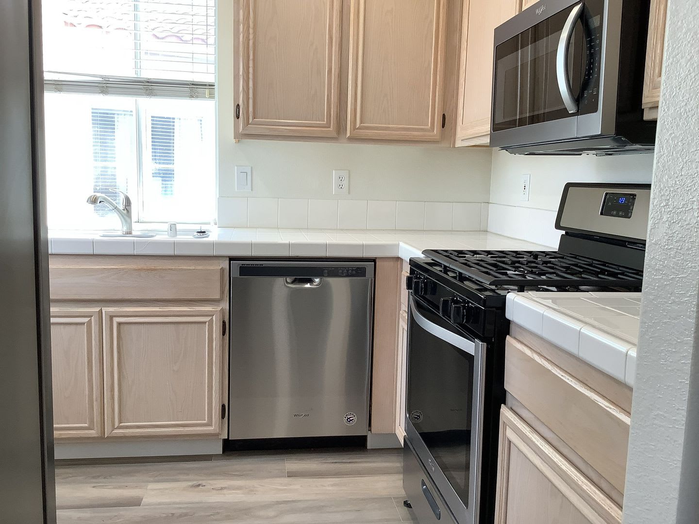 Upstairs Condo In The Remington Of Rancho San Diego With Laundry A Parking Spot Near All Grades Of School – photo 2