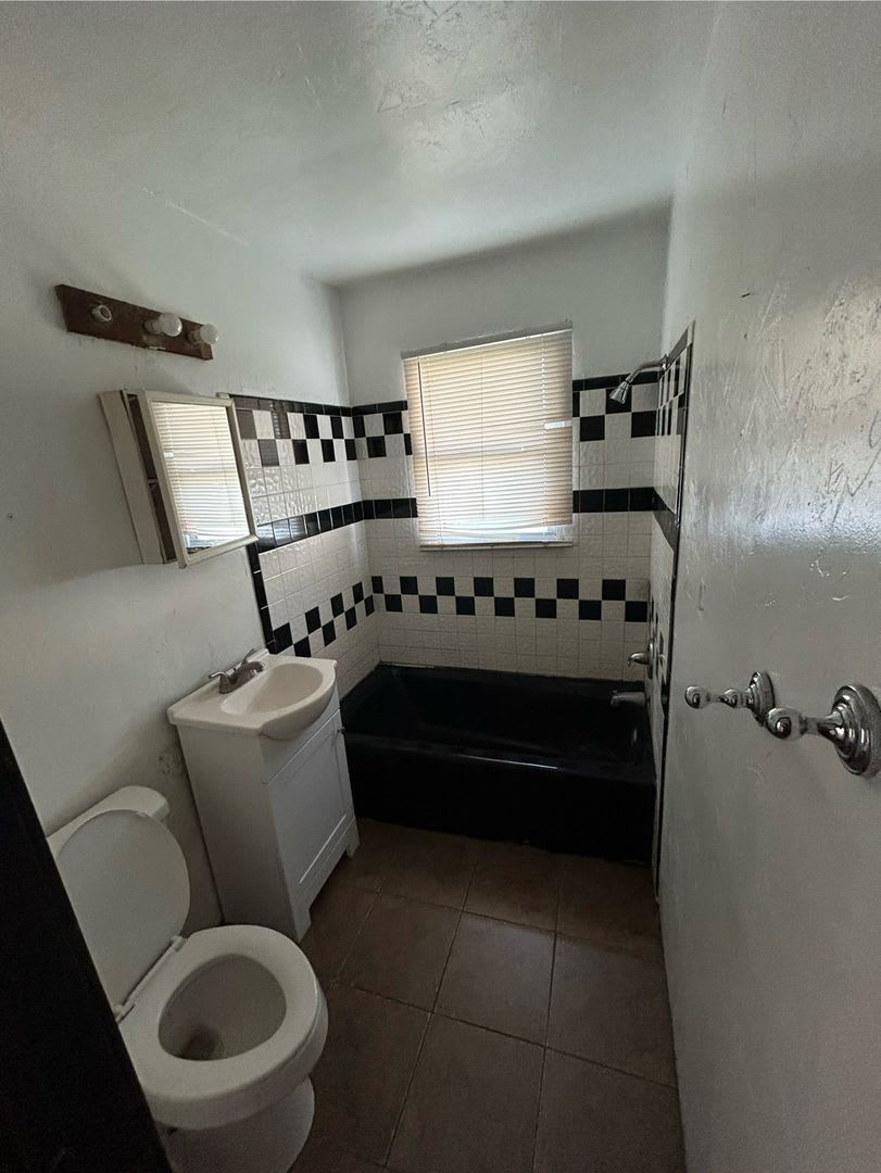 2Bed 1Bath Northside Home! – photo 3