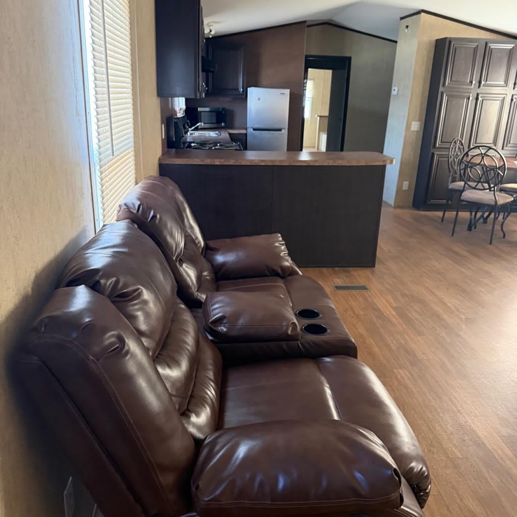 815 W 40th St – photo 1