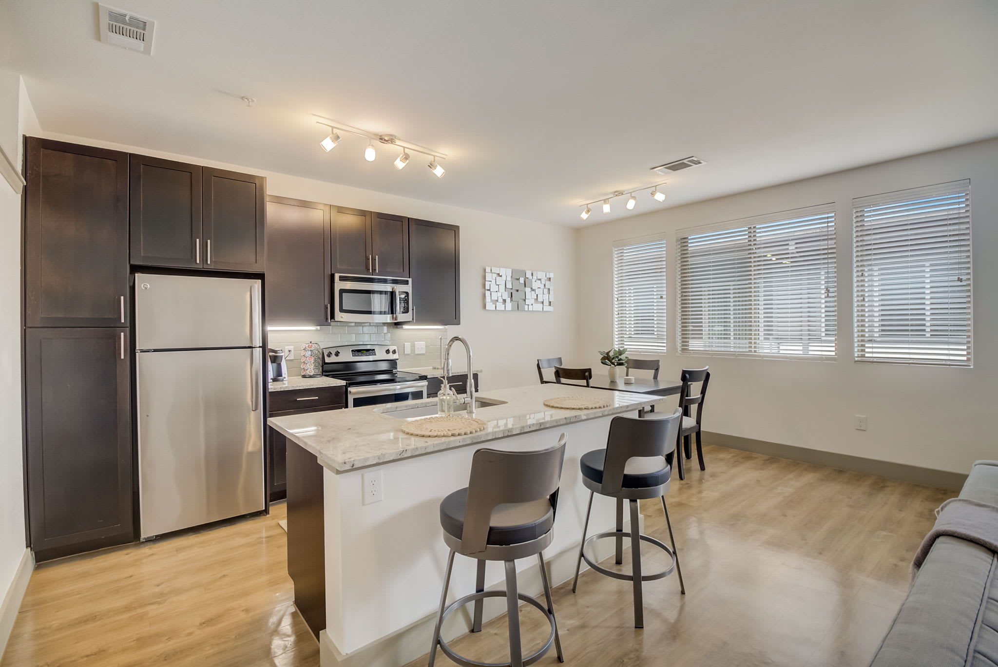 Loft + Row – photo 5