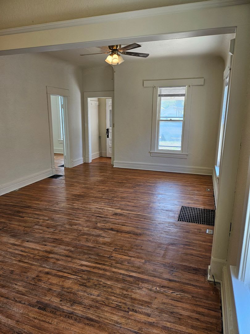 All Prospective Tenants Must Submit A 58 Non Refundable Application Fee Per Applicant Online And Be Pre Qualified Prior To Any Showings – photo 3