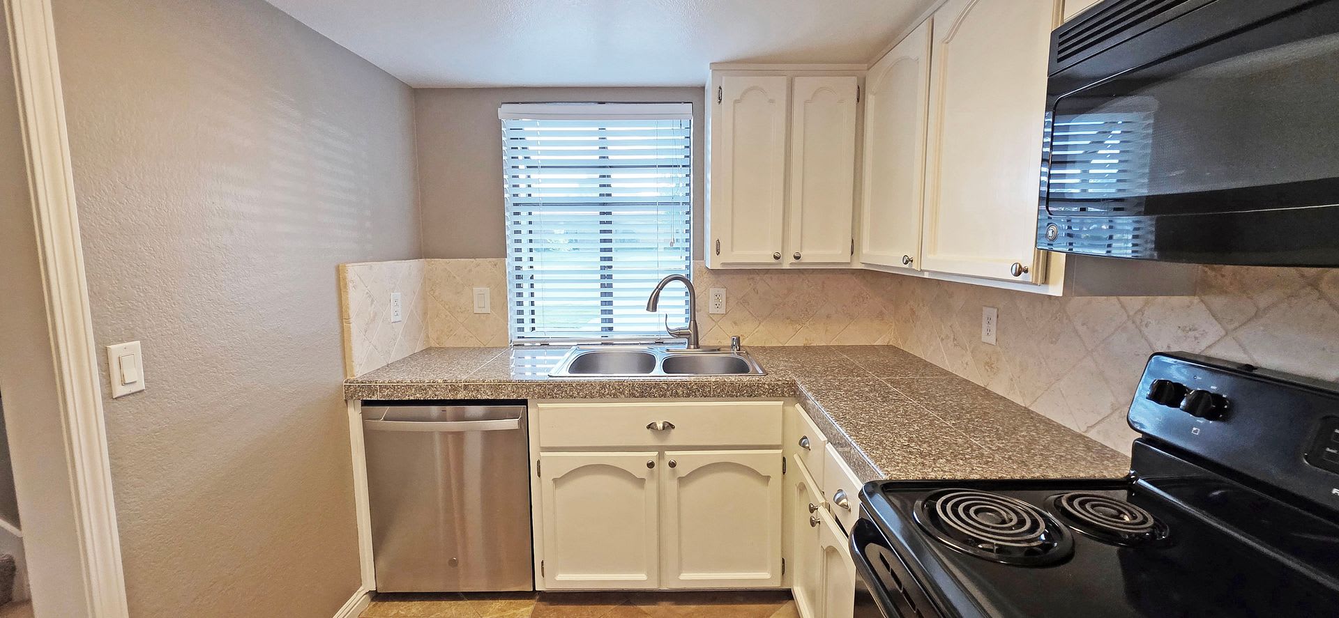 210 Wales Dr. – photo 2