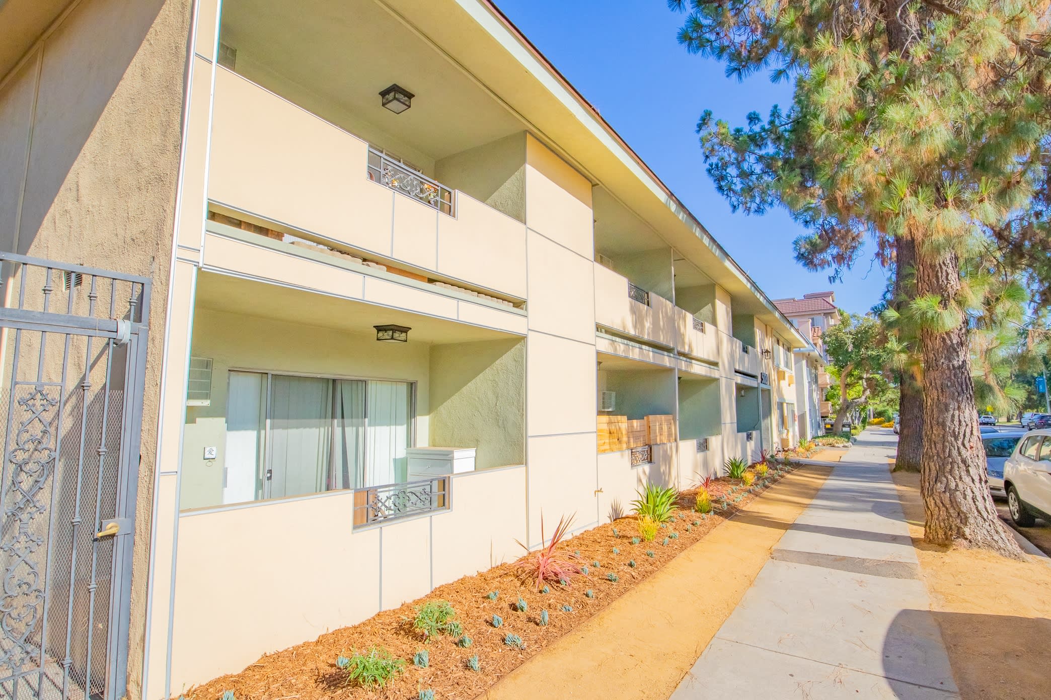 Tujunga Apartments – photo 1