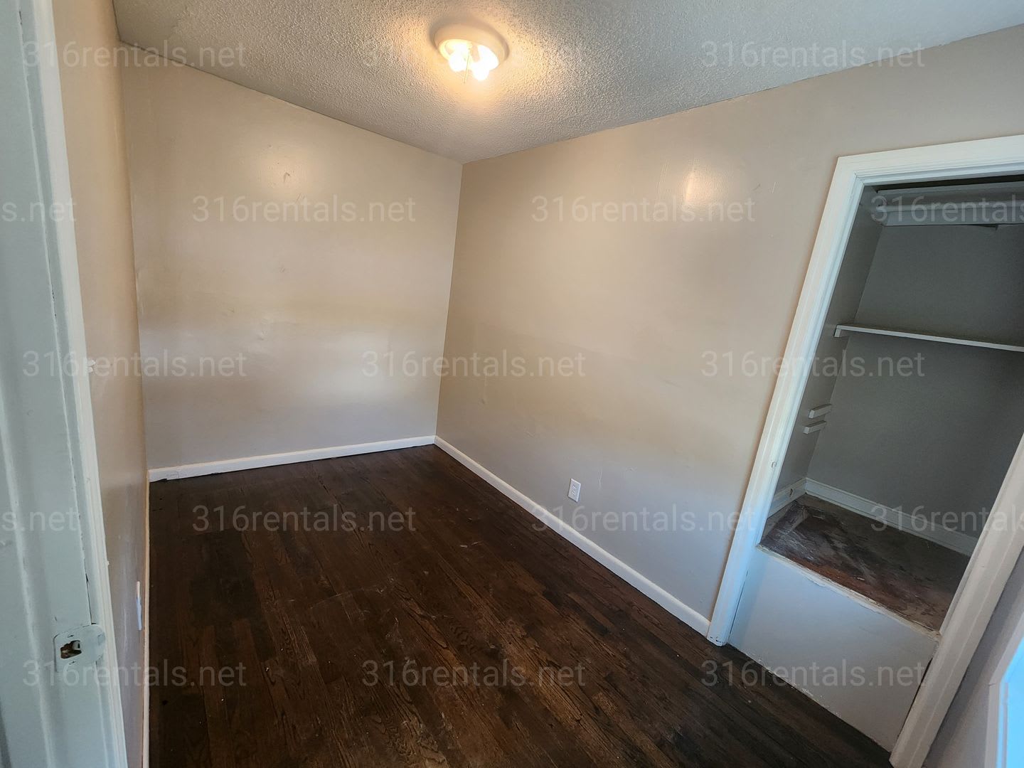 1 195 3 Bedroom 1 Bathroom Single Family Home – photo 2