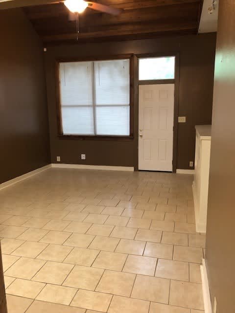 8366 Governor – photo 2