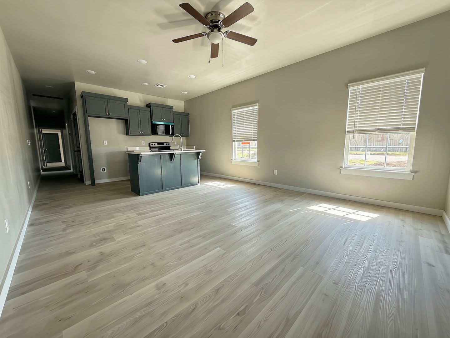Modern 2-Bedroom Duplex Unit – photo 4