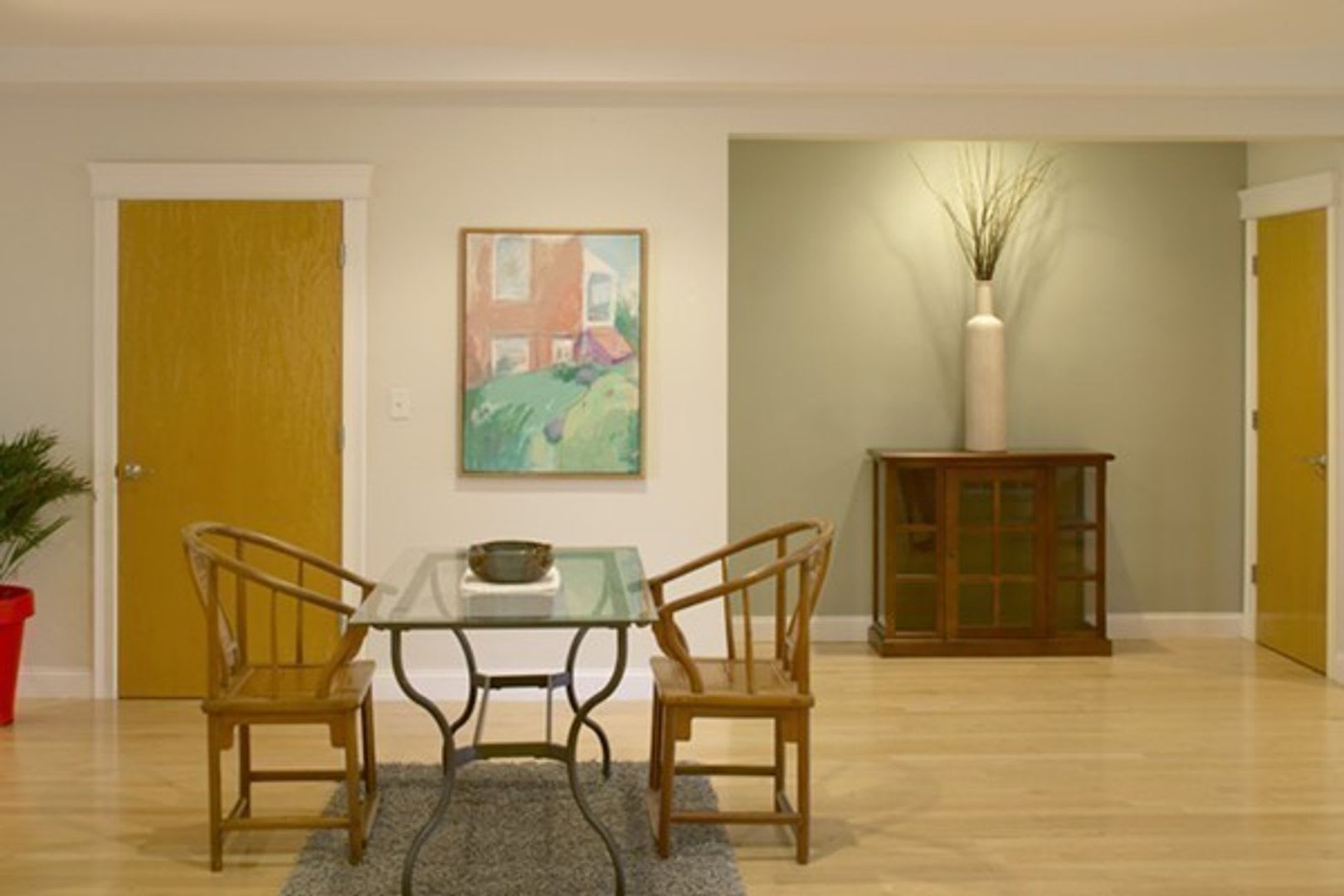 Somerville 2 BD 2 BATh Gem Available 9/1 – photo 3