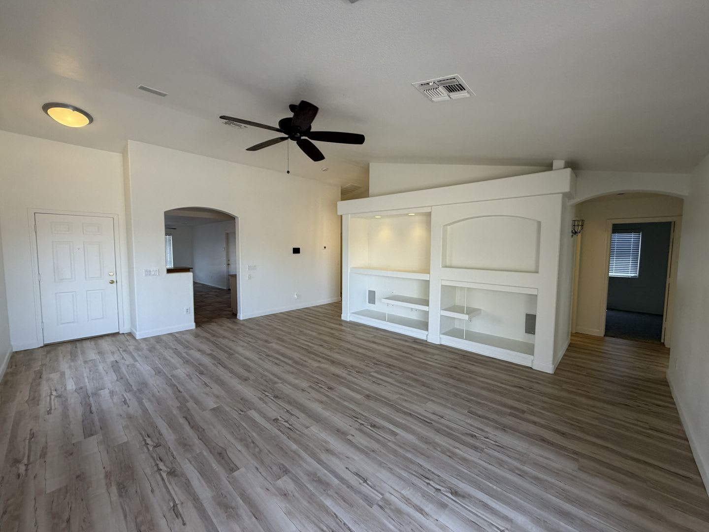 Refreshed 4 bed 2 bath with curb appeal and charm! – photo 3