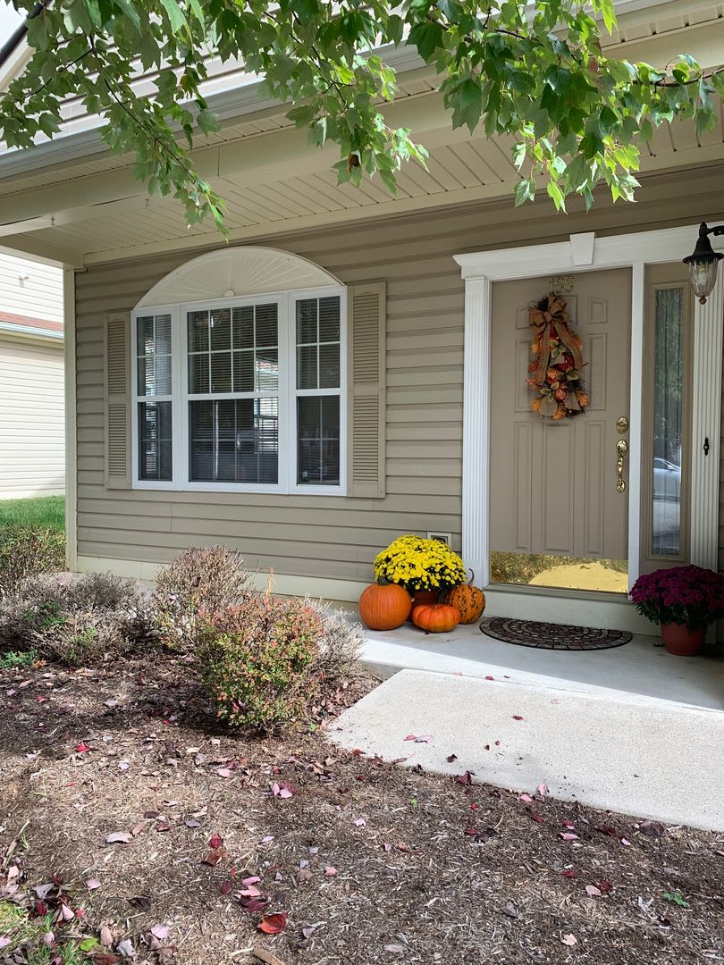 3 Bedroom, 2 Bath Townhouse End Unit with 1 Car Garage – photo 3