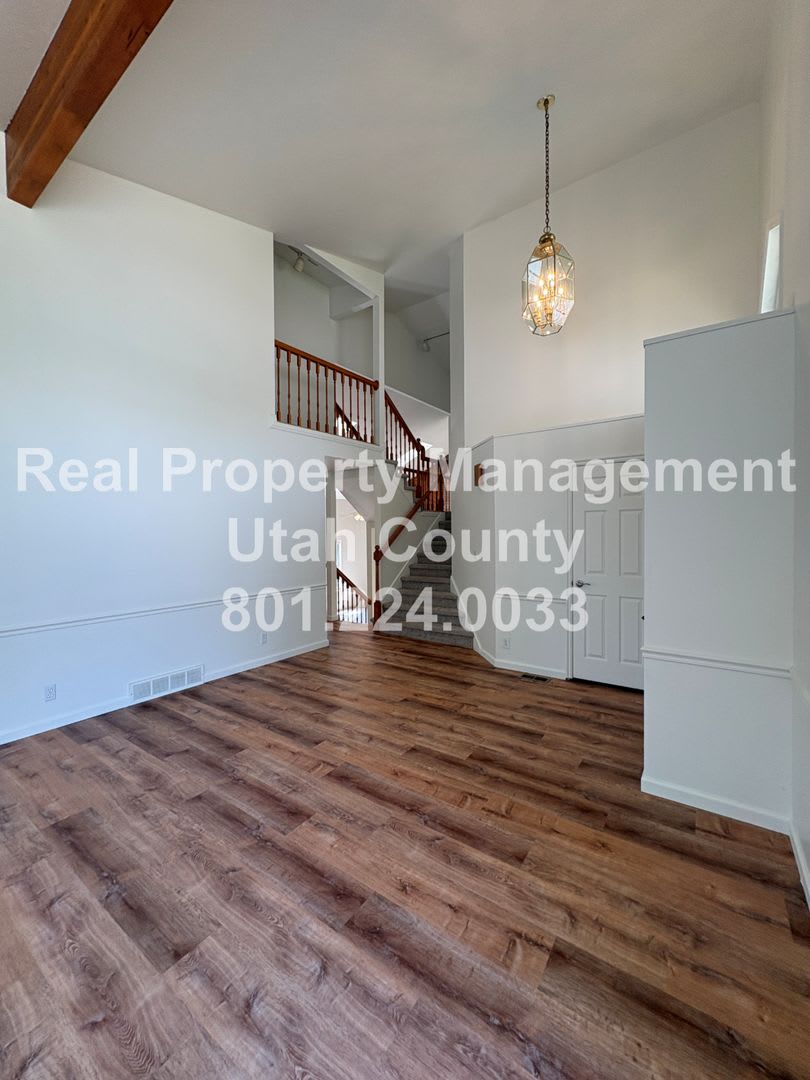 Large and Spacious 4 Bedroom Home! – photo 5