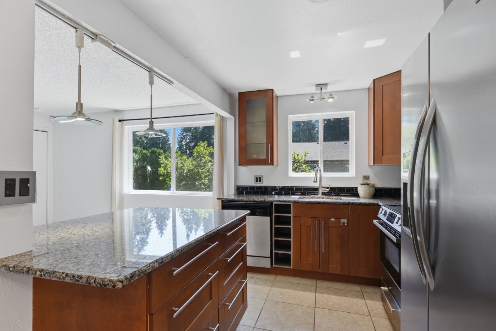2Bd/1.5Ba Edmonds Condo – photo 4