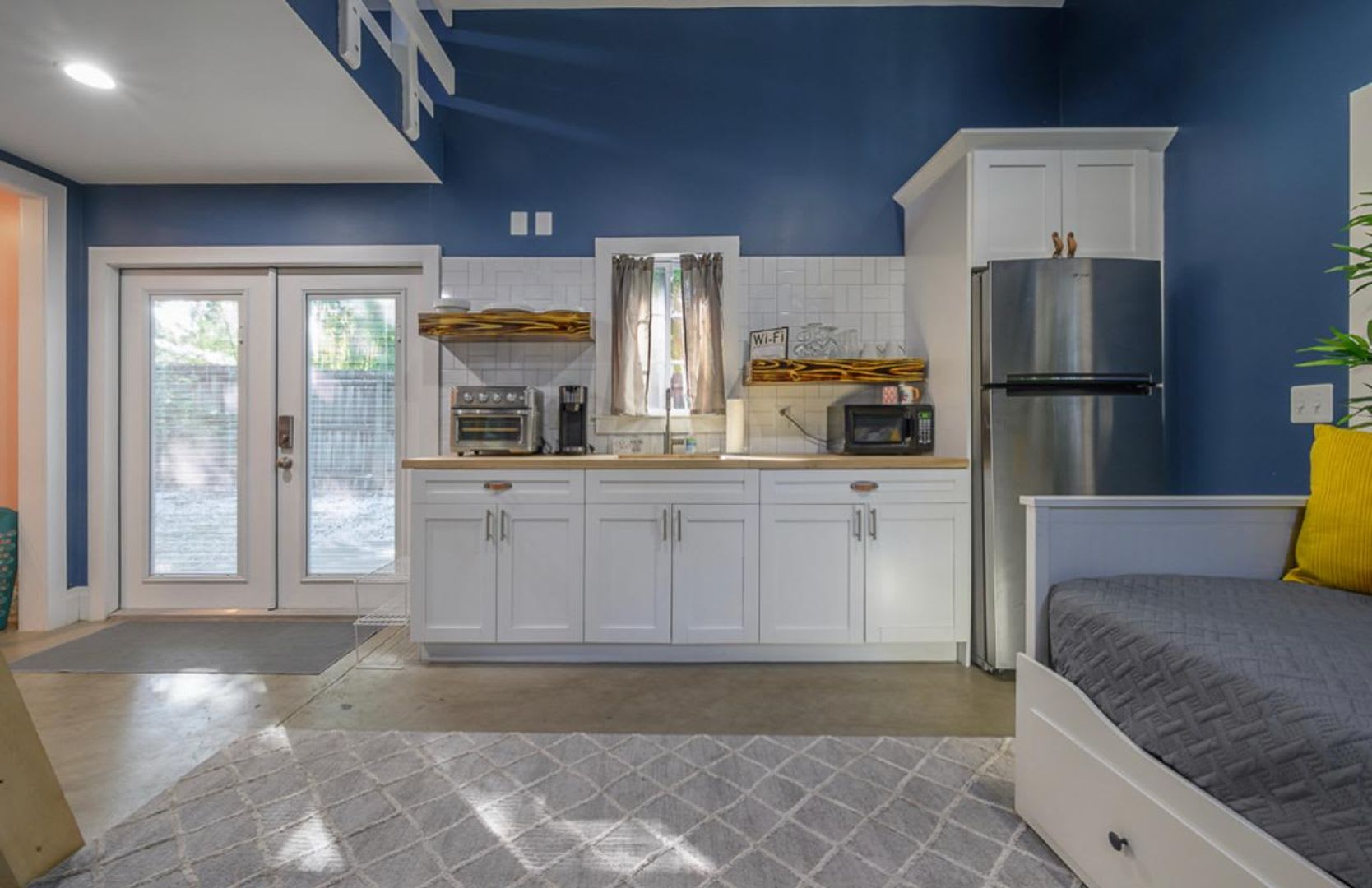 Furnished Loft Studio in Old Seminole Heights! – photo 2