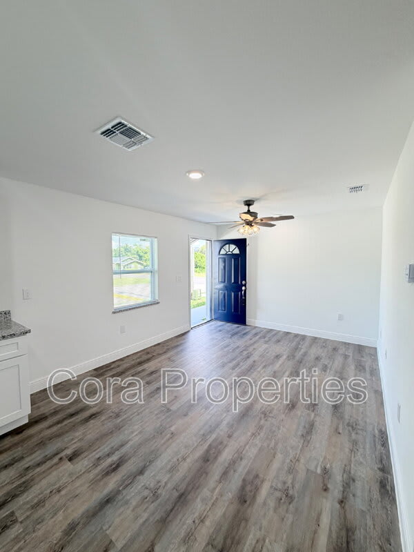 403 E Pearl St – photo 3