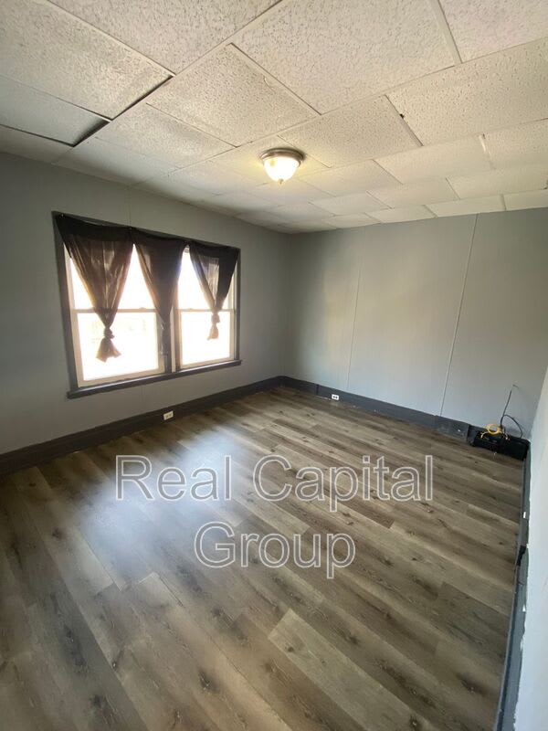 709 Townsend Pl – photo 2