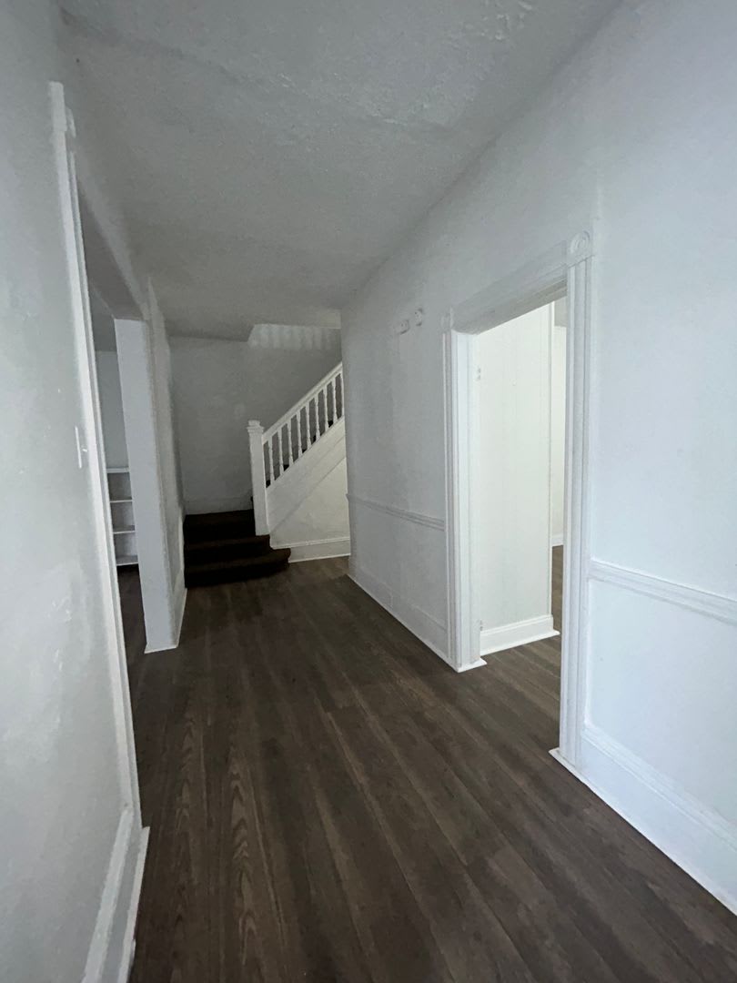 5 beds 2 bath – photo 3