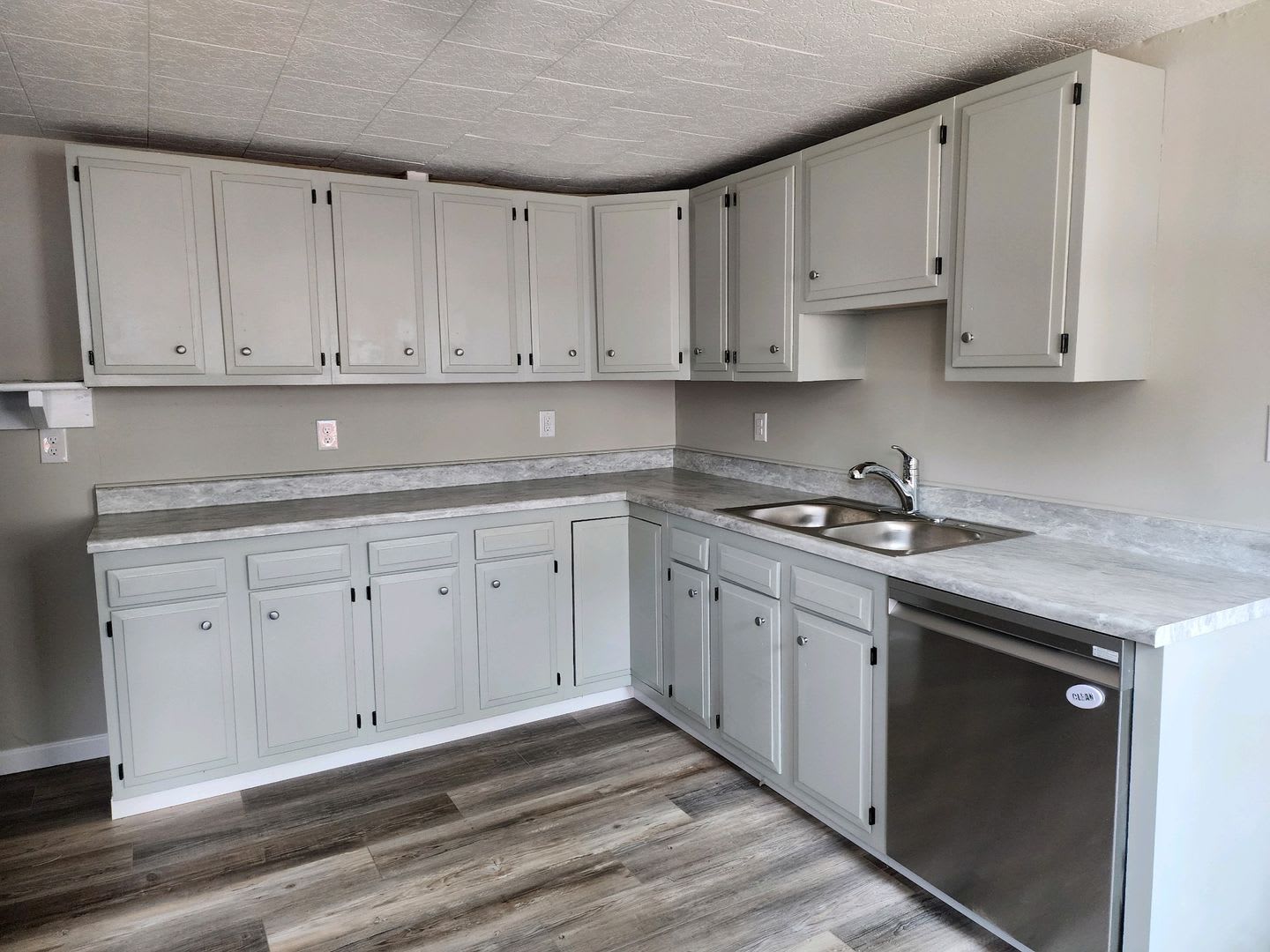 3 Bdrm Oswego! Charming! Updated! – photo 2