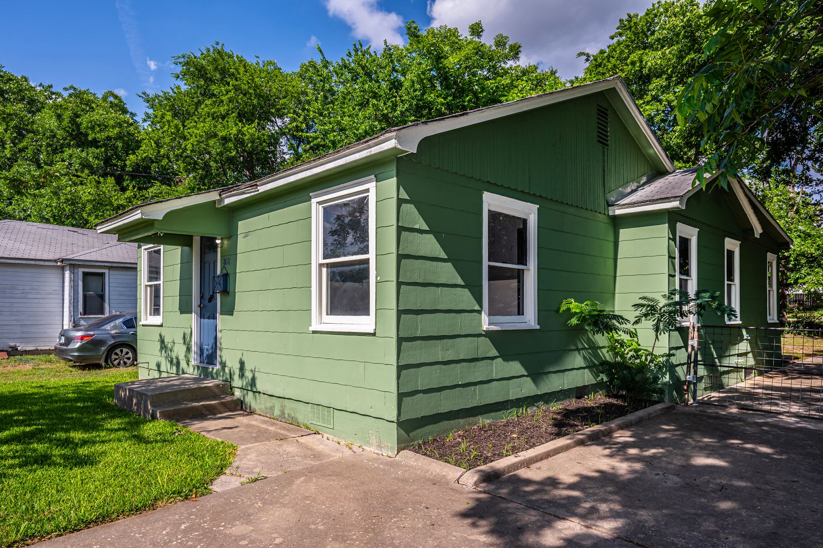Three Bedroom Rental in NW Ardmore – photo 2