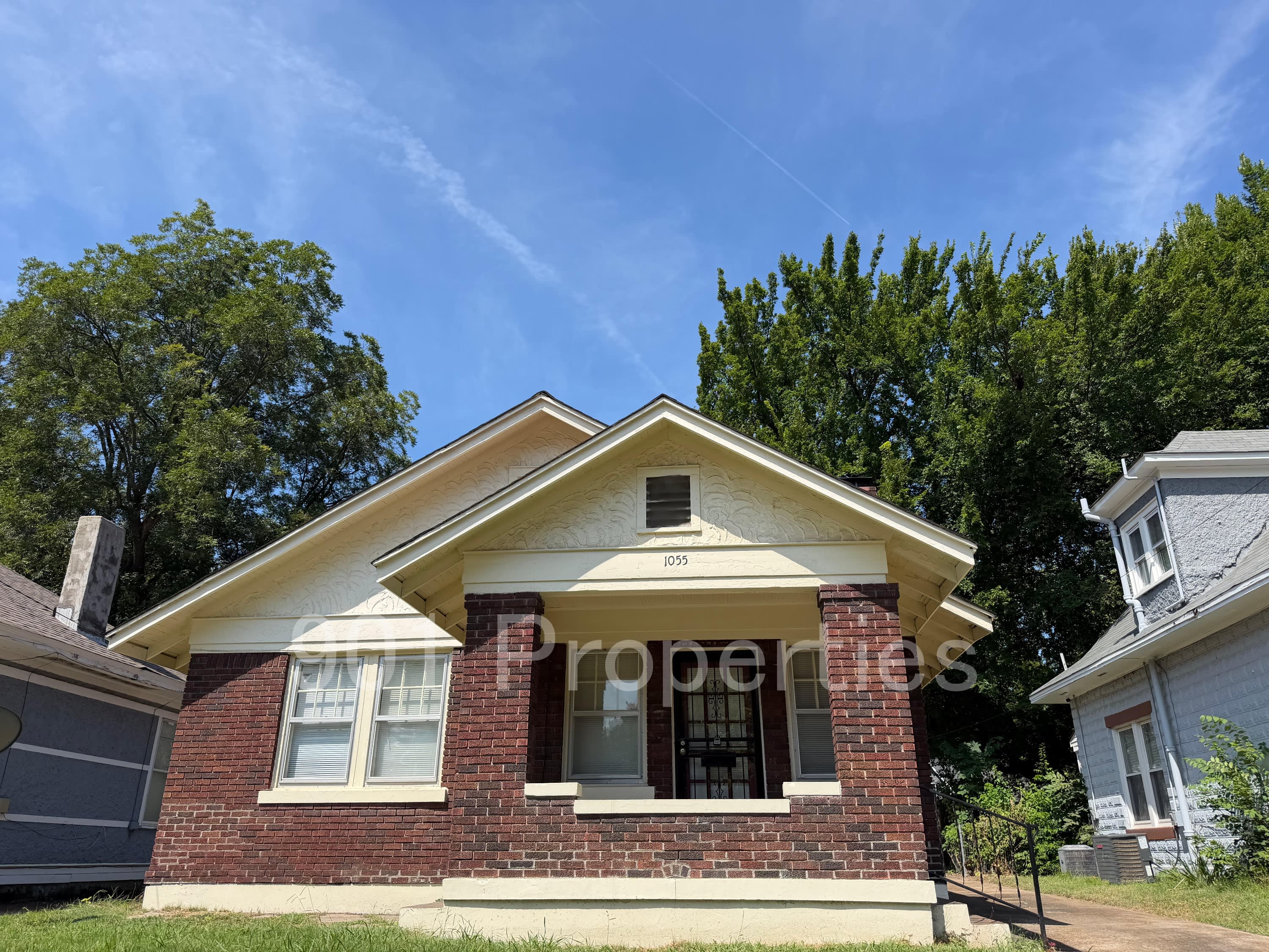 1055 South Cox Street – photo 1
