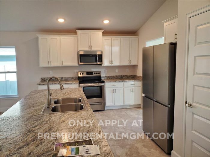 1138 Berry Lane – photo 2