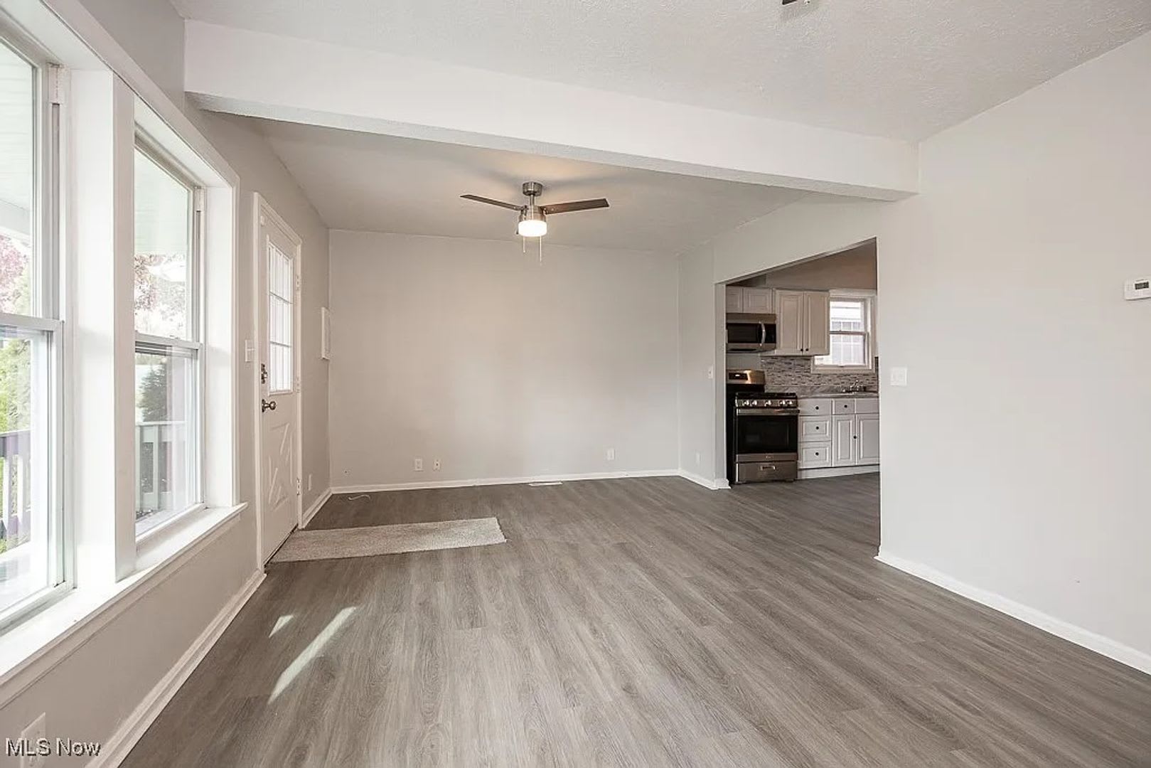 Four Bed 2 Full Bath in Lorain- FIRST MONTH RENT HALF OFF! – photo 3