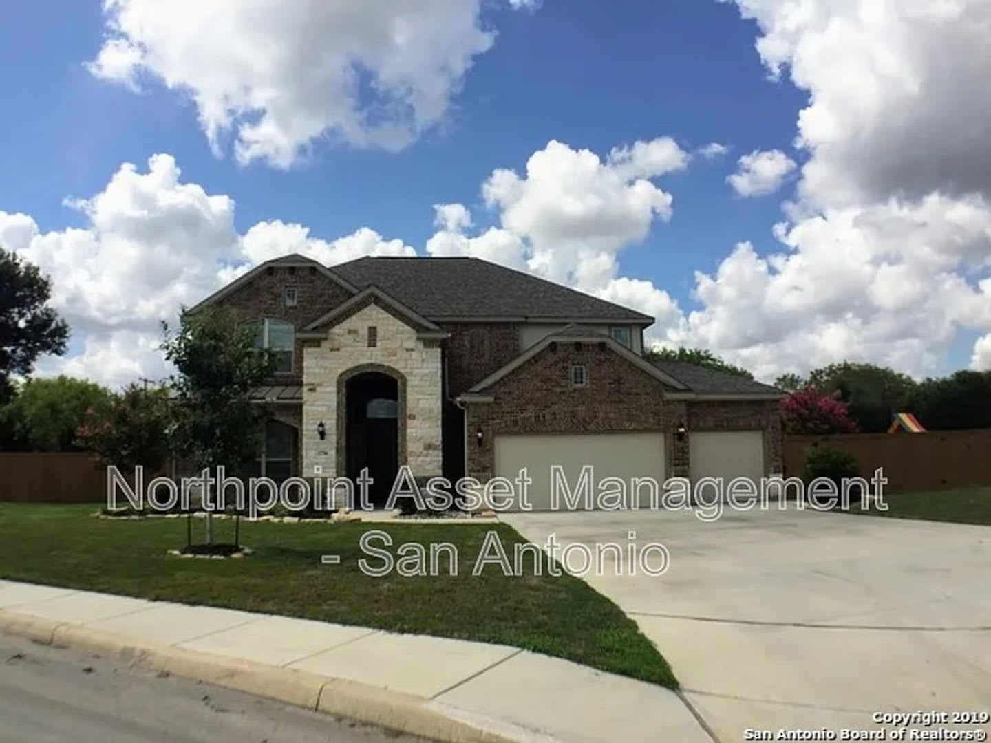 4Br 3 5Ba Single Family Home 3 Car Garage Parking Fenced Backyard – photo 2