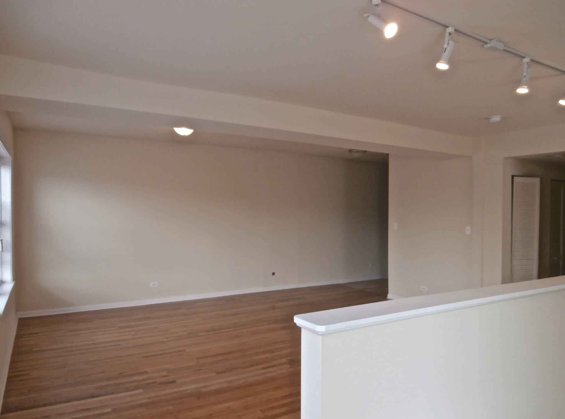 2803 W Lawrence Ave – photo 3