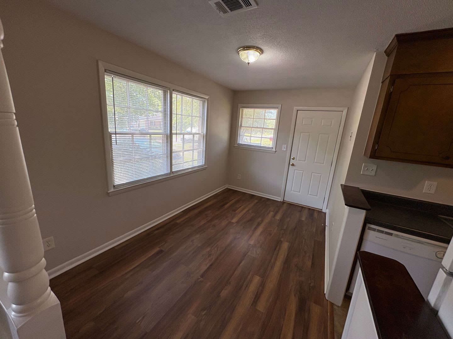 Pet Friendly 2 Bedroom, 1 Bath Duplex Close to Everything Wilmington has to Offer – photo 5