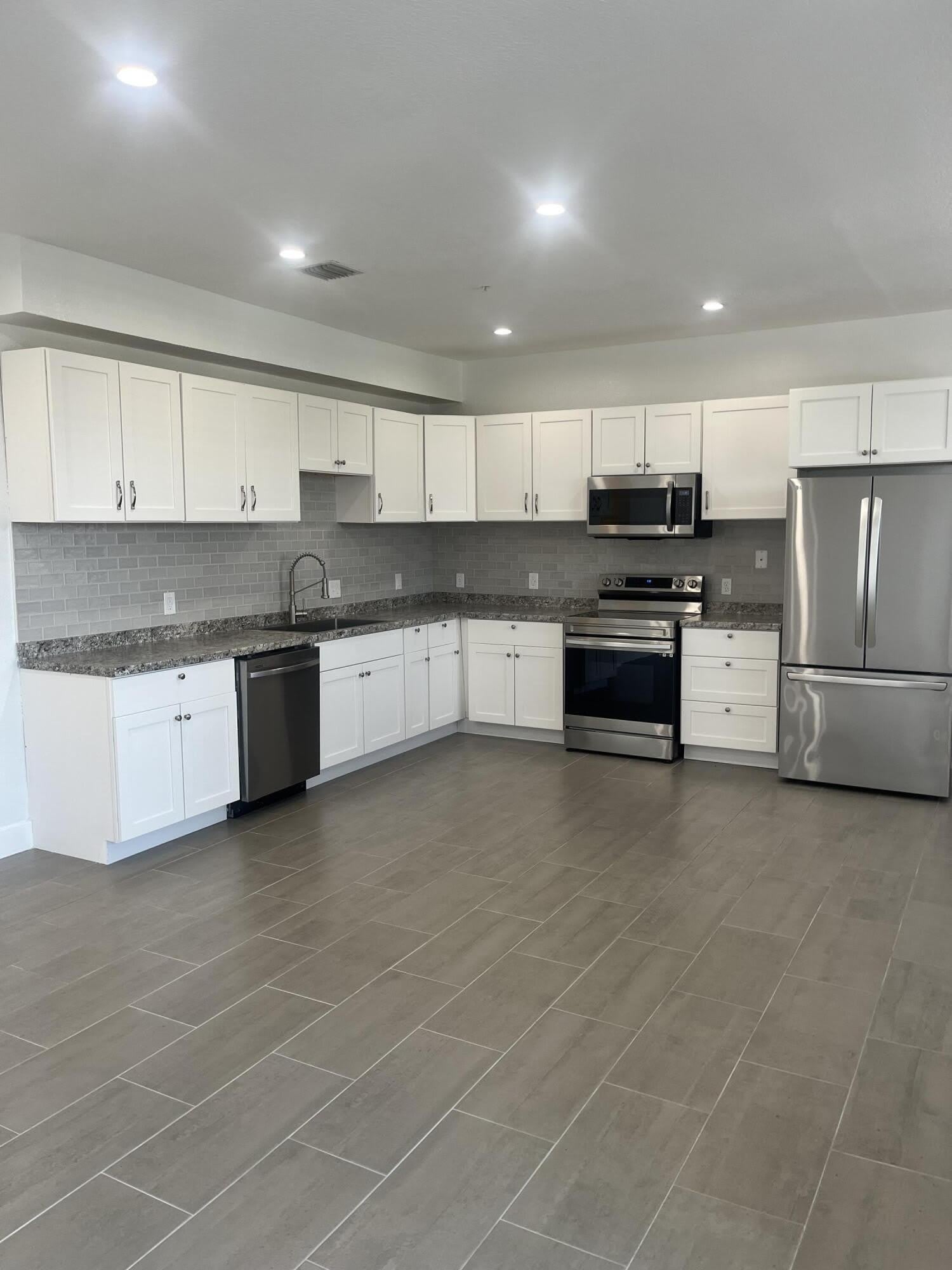 2137 SHOMA Drive – photo 3
