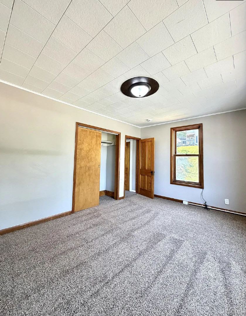 3 bedroom unit with bonus attic space – photo 5