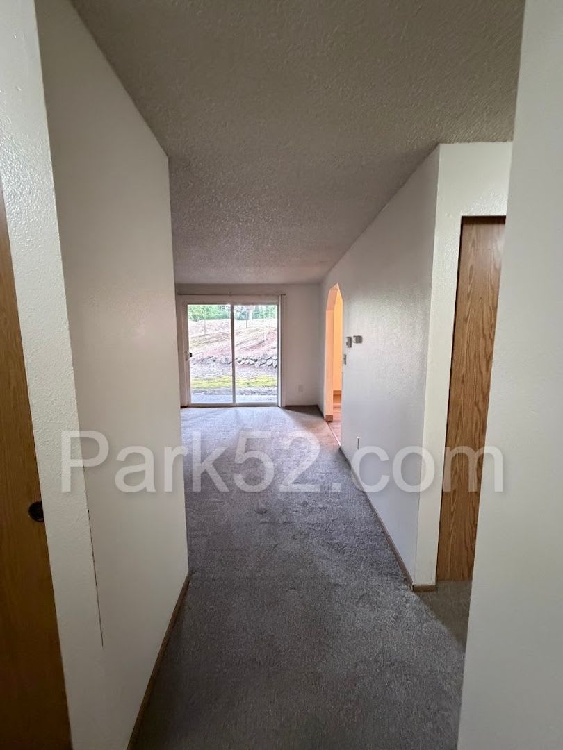 1 2 Off First Full Month S Rent Lower Level 2 Bedroom 1 Bathroom Apartment – photo 3