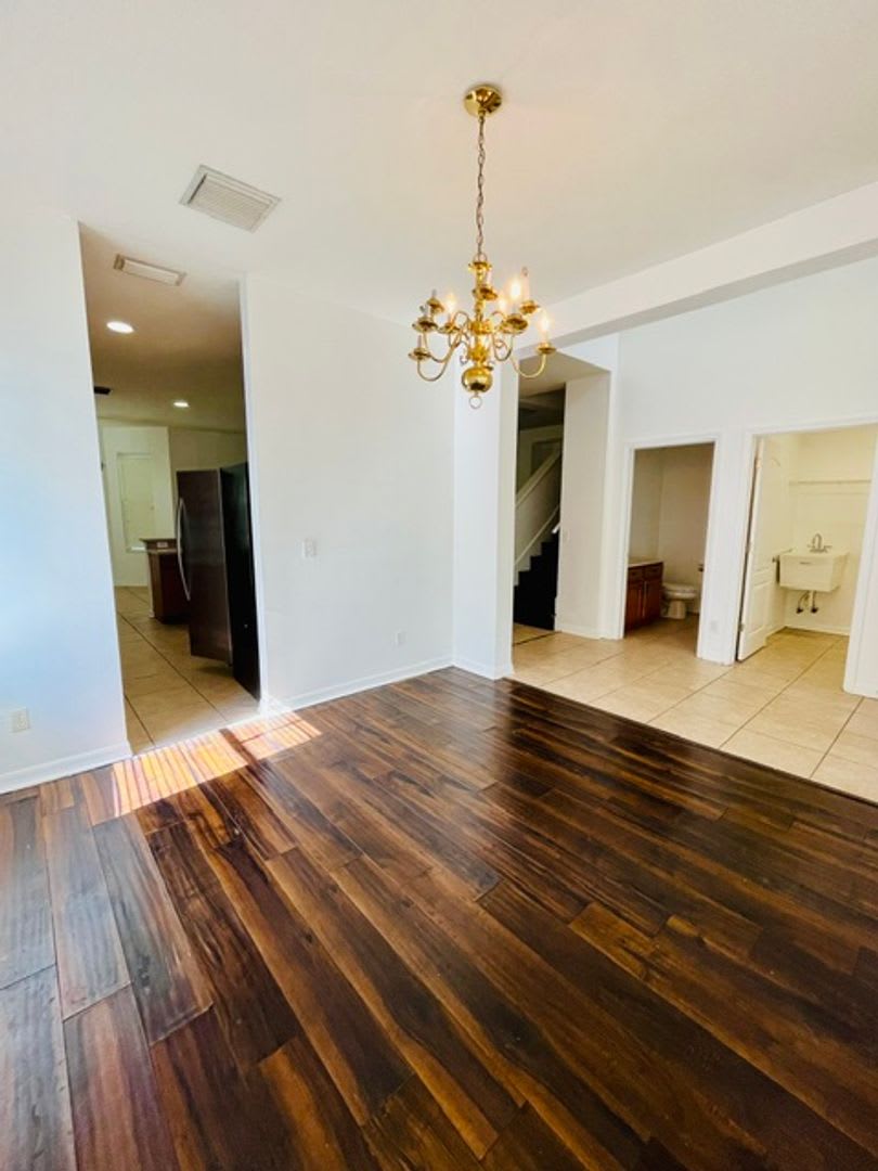 Beautiful 4bedroom/ 2.5-bathroom Home – photo 4