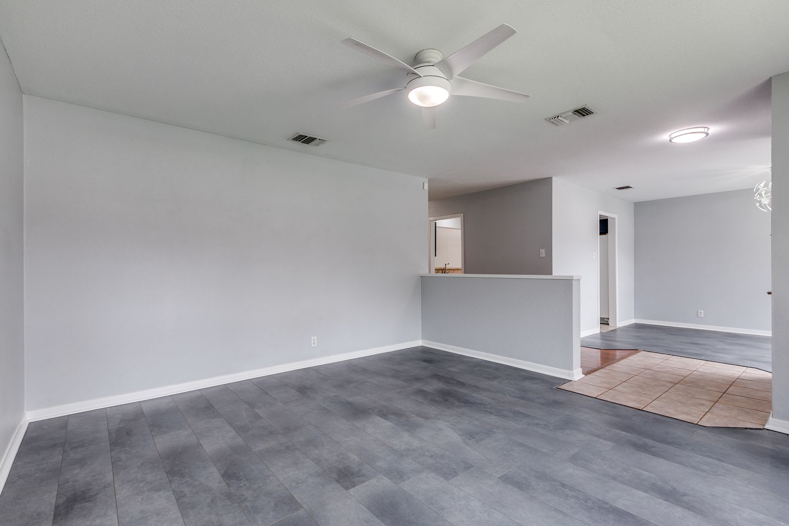 3-BEDROOM SINGLE-STORY IN CRESTLAKE – photo 5