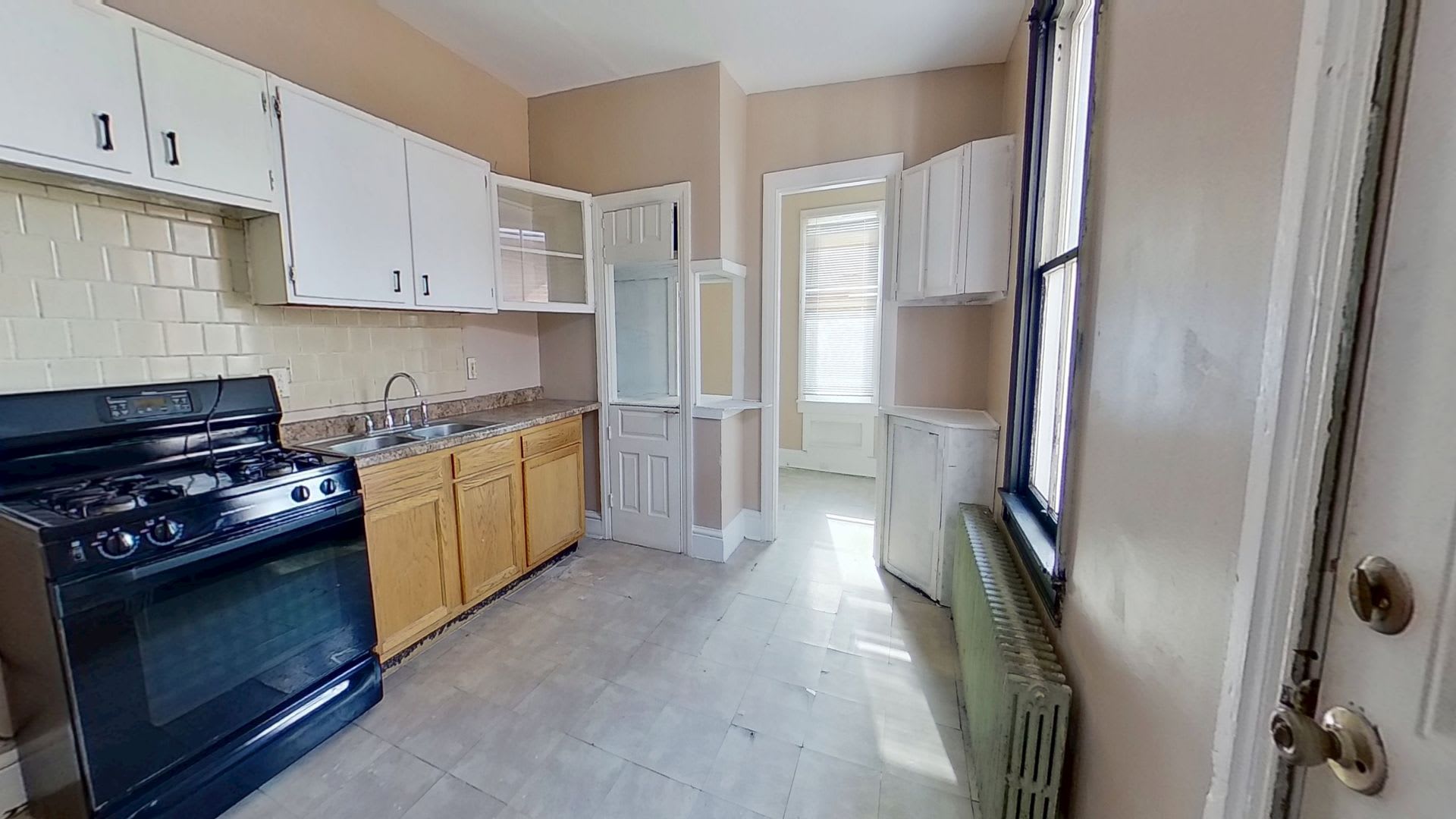 Second-Floor Apartment Accepting Housing Vouchers – photo 2