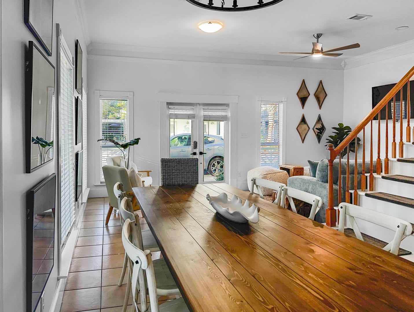 Perfect For Large Families Or Multiple Friends 5 Bedroom House Located Close To Tram Pickup And Walking Distance To Rosemary And Alys – photo 3