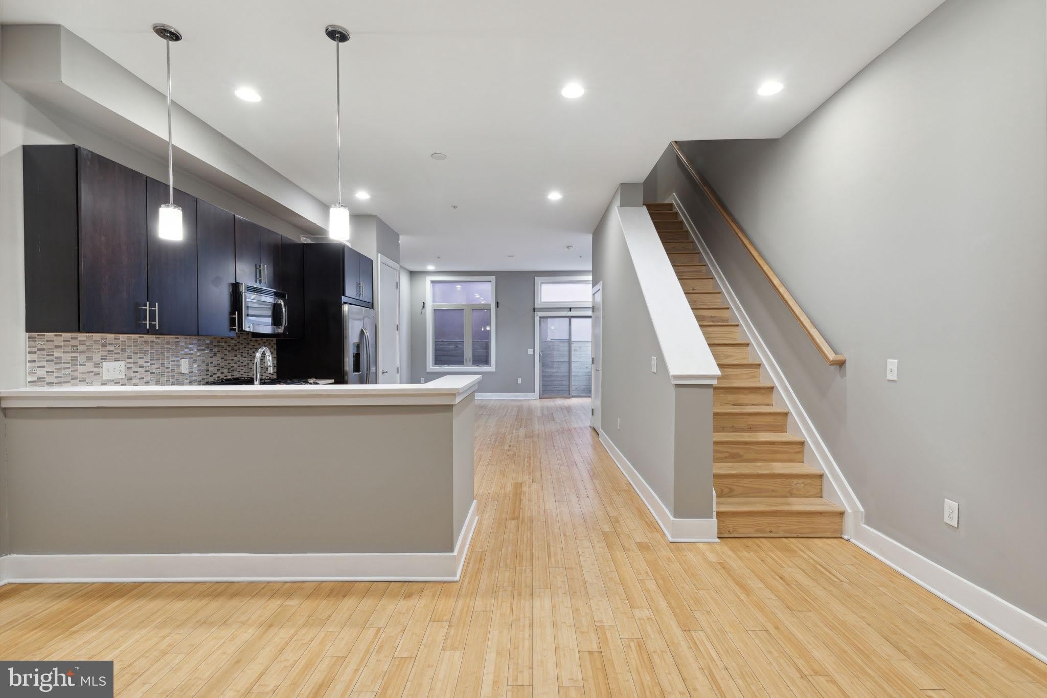1130 N FRONT Street – photo 2