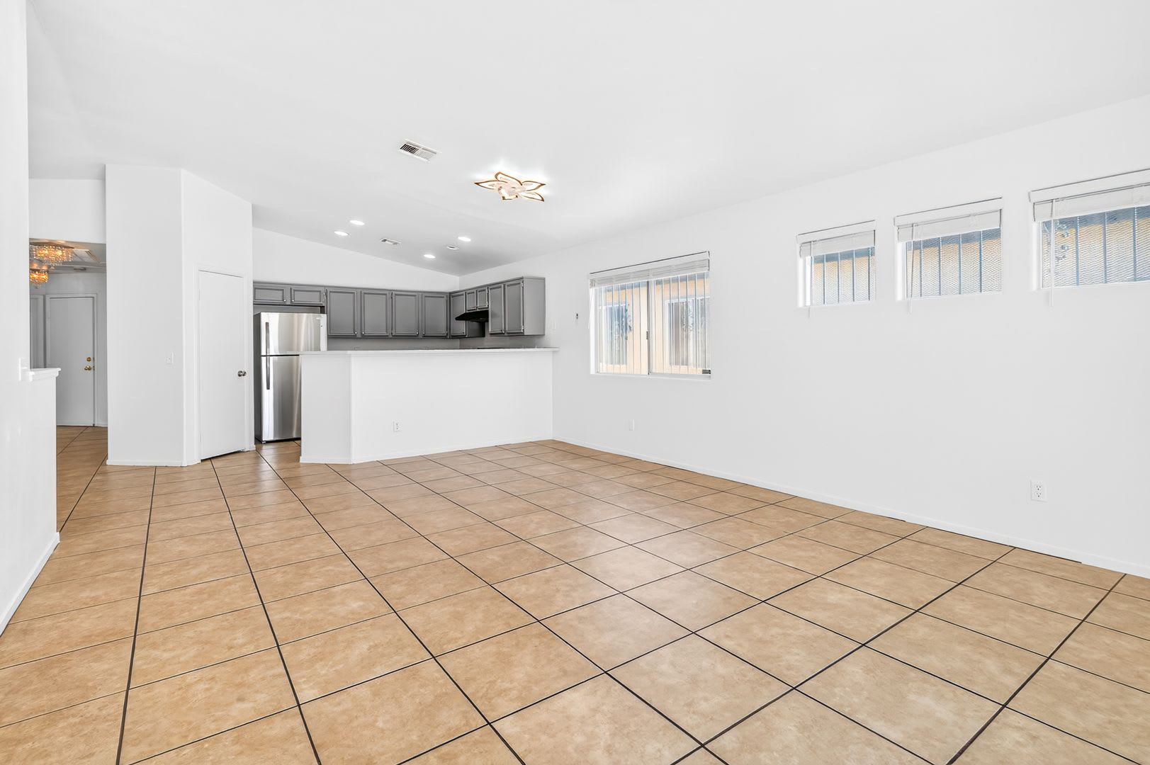 Beautiful Single Story Home Located In Las Vegas – photo 2