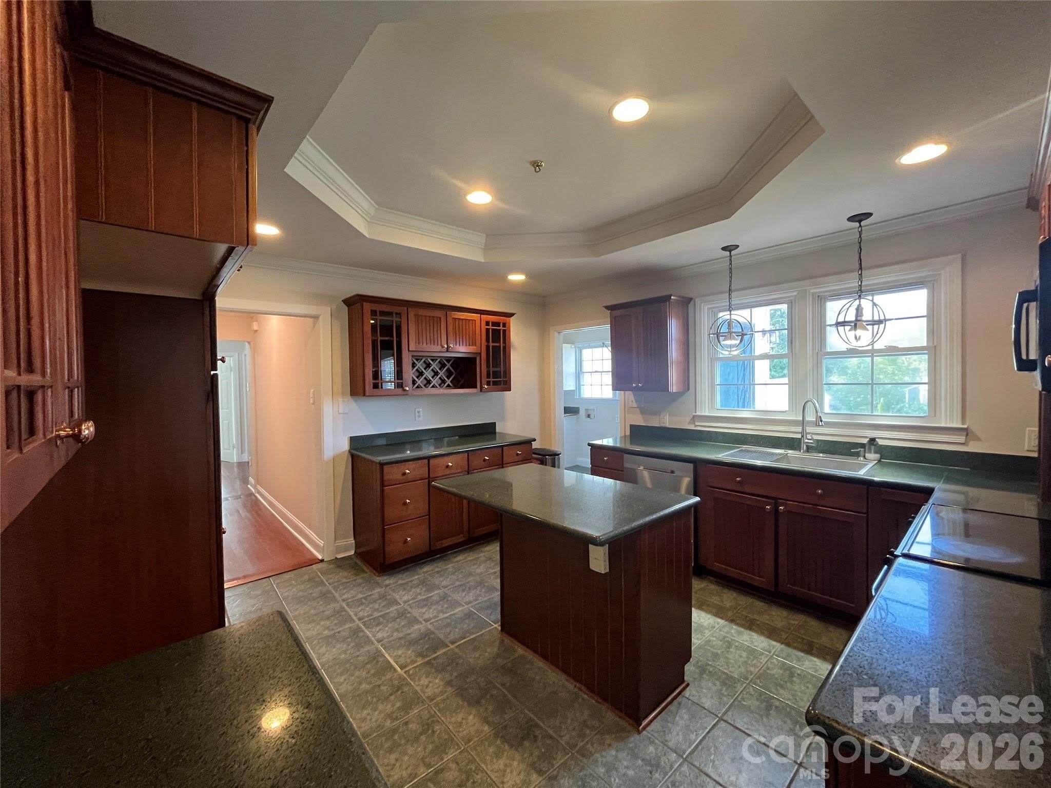 1120 Hensley Road W – photo 2