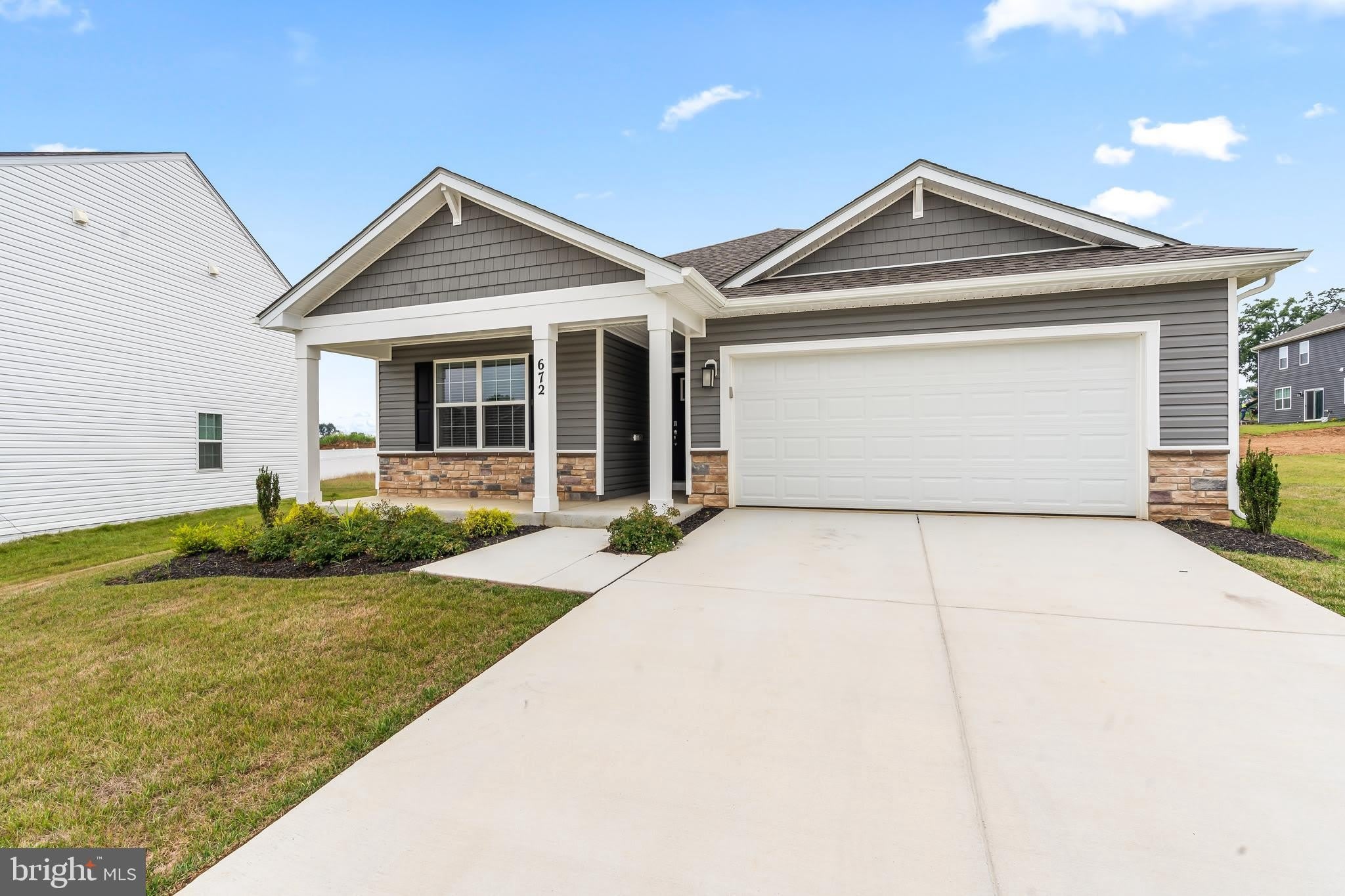 672 ARMSTRONG Avenue – photo 3