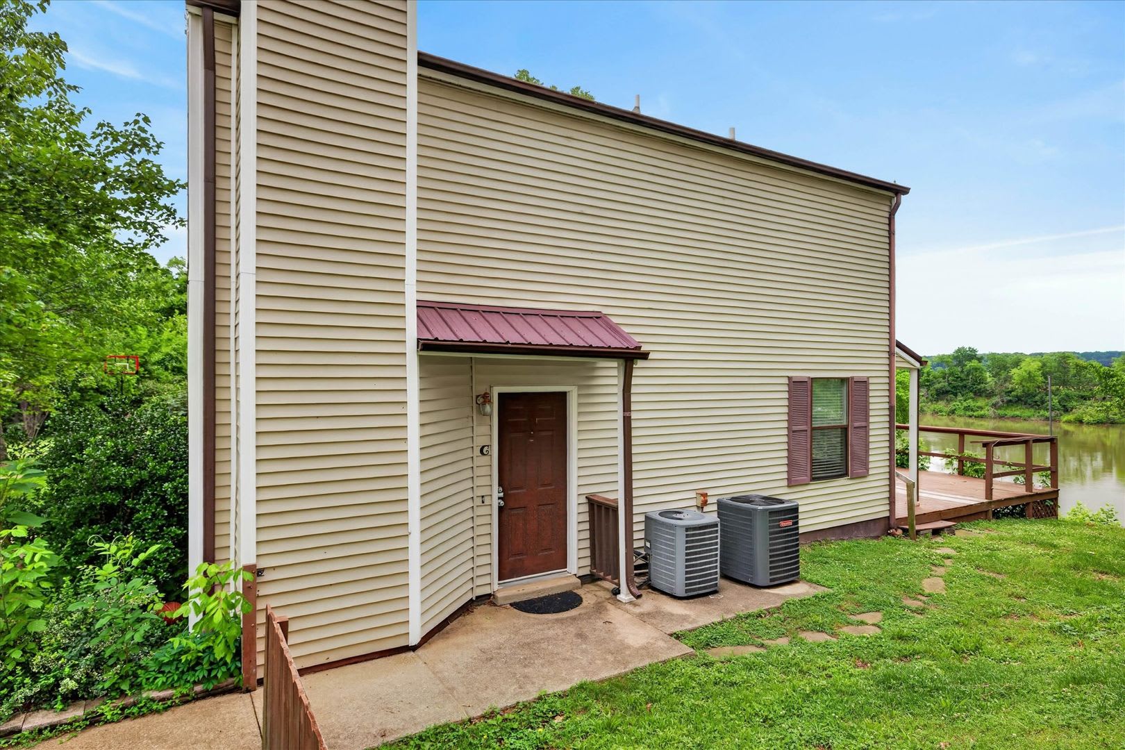 The Kingsbury Drive Townhomes For Rent! – photo 3