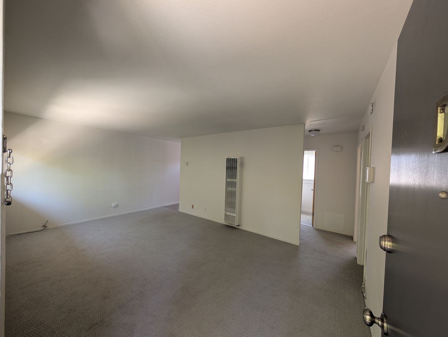Spacious 2 Bedroom, Freshly Painted, Updated Kitchen – photo 5