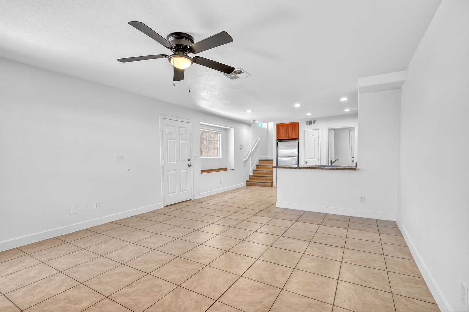 MOVE-IN READY 3BED / 2BATH / 1 GARAGE TOWNHOME * NO HOA * NO CARPET – photo 5